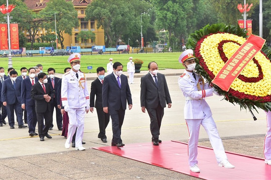 Kỷ niệm Ngày sinh Chủ tịch Hồ Chí Minh: Lãnh đạo Đảng, Nhà nước vào Lăng viếng Bác
