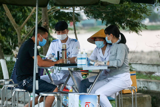 Bắc Ninh: Lấy mẫu xét nghiệm SARS-CoV-2 cho toàn bộ người đến khám, bệnh nhân nội trú, nhân viên y tế