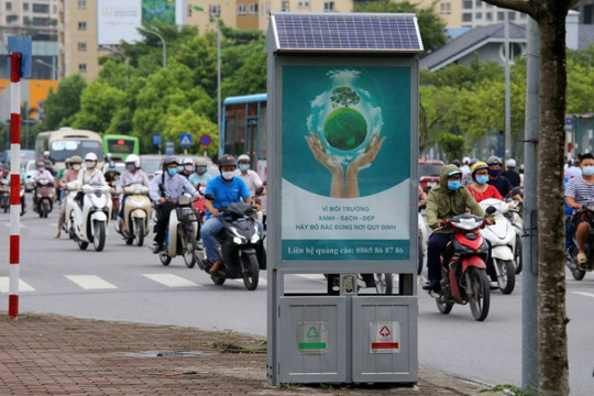 Hà Nội: Sẽ lắp đặt 11.000 thùng rác tiết kiệm điện