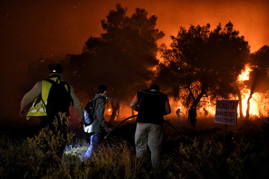 Cháy rừng nghiêm trọng tại Hy Lạp, di tản 17 ngôi làng
