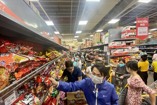 TP Hồ Chí Minh: Người dân đổ xô đi siêu thị mua thực phẩm trước thời điểm thực hiện giãn cách xã hội
