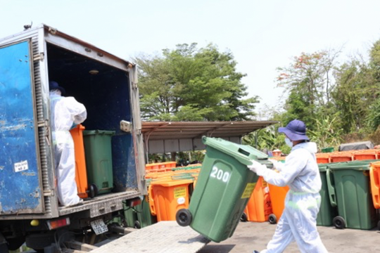 Xử lý rác thải có nguy cơ lây nhiễm dịch COVID-19 như rác y tế nguy hại