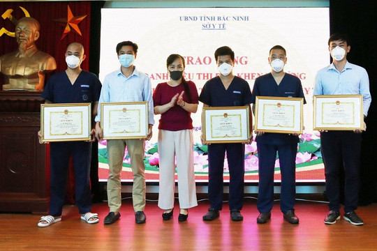 Bắc Ninh: Khen thưởng các tập thể, cá nhân trong công tác phòng chống COVID-19