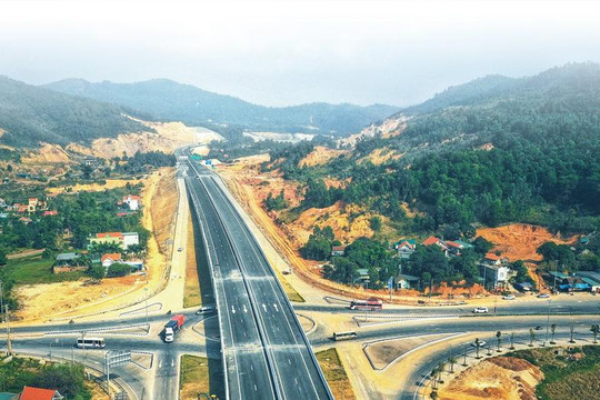 Quảng Ninh: Phát triển hạ tầng giao thông đồng bộ, hiện đại, đột phá