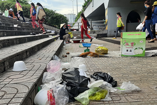 Vứt rác sinh hoạt trên vỉa hè, lòng đường sẽ bị phạt đến 2 triệu đồng