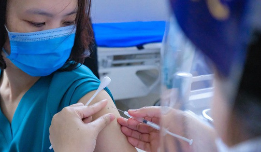 Chính phủ đồng ý cho TP.HCM nhập khẩu vắc-xin ngừa COVID-19
