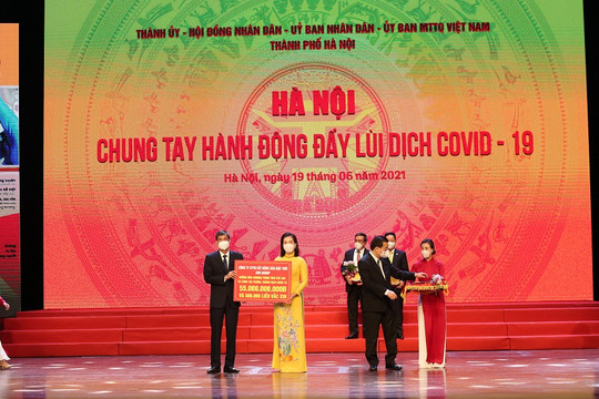 Tập đoàn Sun Group ủng hộ thành phố Hà Nội 55 tỷ đồng mua vắc-xin phòng chống Covid-19