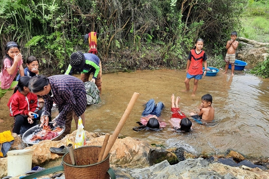 Thừa Thiên – Huế: Hàng ngàn hộ dân ‘khát’ nước sạch