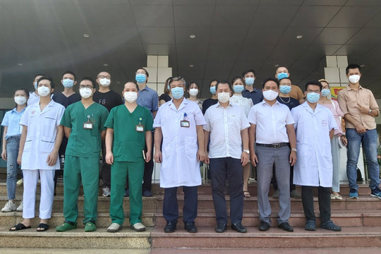 30 y bác sĩ BV Bệnh nhiệt đới Trung ương lên đường hỗ trợ TP.HCM chống dịch