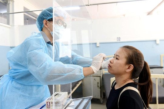 Hơn 6.000 người từ TP HCM về Hà Nội sẽ được xét nghiệm SARS-CoV-2