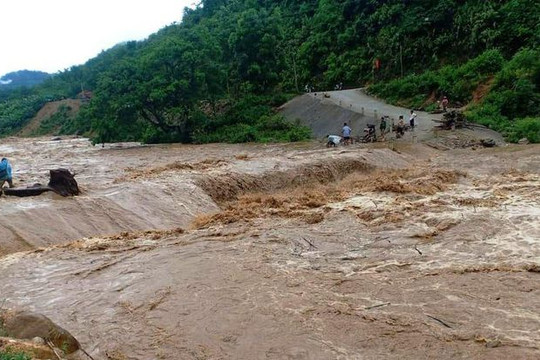 Thanh Hóa: Sơ tán gần 1.400 người dân đến nơi an toàn do mưa lũ
