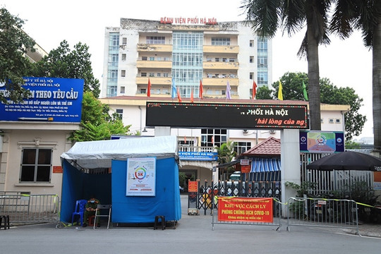 Bệnh viện Phổi Hà Nội tạm dừng khám chữa bệnh sau khi ghi nhận nhiều ca dương tính SARS-CoV-2