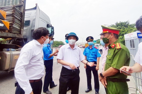 Chủ tịch TP Hà Nội yêu cầu tạo thuận lợi nhất cho xe “luồng xanh” lưu thông