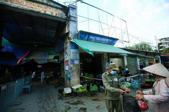 Hà Nội: Quận Tây Hồ thí điểm đi chợ bằng ‘tem phiếu’ ngày chẵn, lẻ