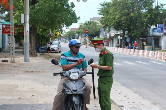 Ninh Thuận: Giãn cách xã hội thêm 7 ngày, người dân hạn chế ra đường sau 18h