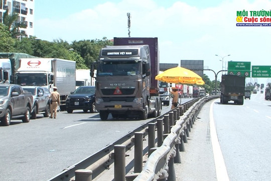 Hà Nội: Tạo điều kiện thuận lợi cho xe chở hàng thiết yếu qua chốt kiểm soát
