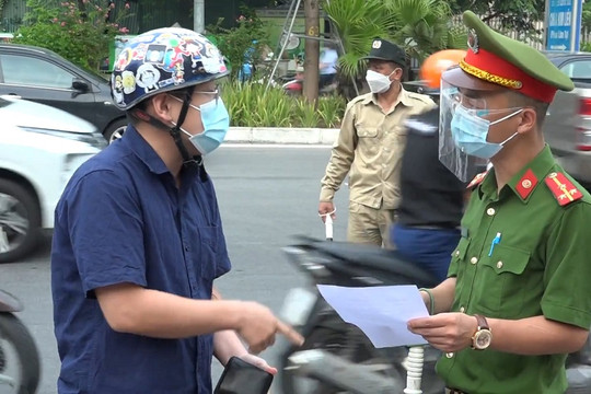 Hỏa tốc: Hà Nội bỏ yêu cầu giấy đi đường cần có xác nhận từ xã, phường