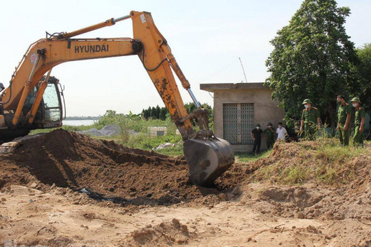 Hà Nam: Phát hiện hộ kinh doanh chôn lấp hơn 500 tấn chất thải trái phép