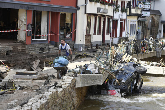 Bỉ ước tính mất một năm để xử lý rác thải sau lũ lụt