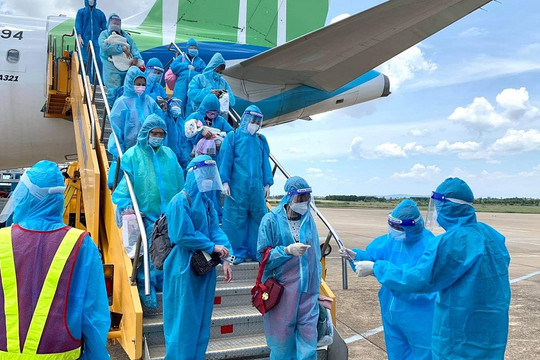 Chuyến bay “nghĩa tình” đầu tiên chở 187 công dân đã đến Quảng Bình