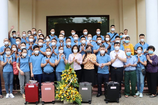 Đoàn cán bộ y, bác sỹ tỉnh Bắc Ninh lên đường tham gia hỗ trợ phòng, chống dịch tại TP Hồ Chí Minh