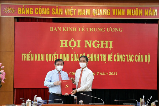 Ông Nguyễn Thành Phong nhận quyết định làm Phó Trưởng Ban Kinh tế Trung ương