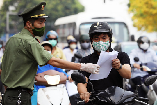 Hà Nội: Không xử phạt người chưa có giấy đi đường mới trong 2 ngày đầu