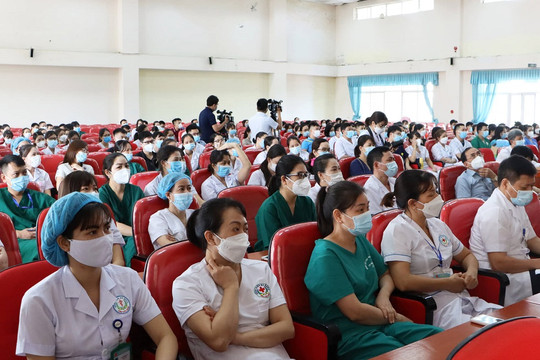 Bắc Ninh cử hơn 200 cán bộ, y, bác sỹ hỗ trợ Hà Nội chống dịch Covid-19
