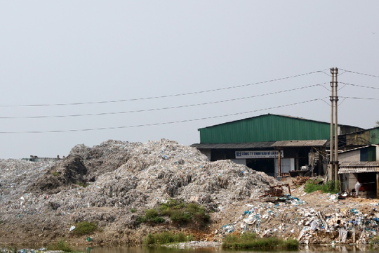 Bắc Ninh: Xử lý vi phạm hành lang và rác thải rắn tồn đọng tại đê Ngũ Huyện Khê