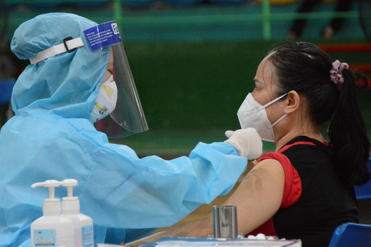 TP. Hồ Chí Minh: Gần 1,8 triệu người hoàn thành mũi 2 vaccine