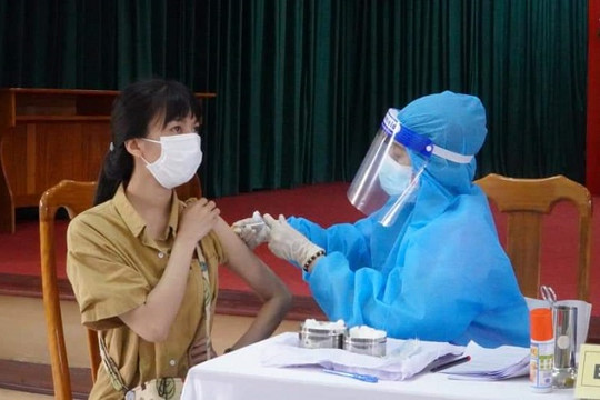Chuyện thật như đùa: Nữ giáo viên ở Quảng Bình tiêm 2 mũi vaccine chỉ cách nhau 10 phút