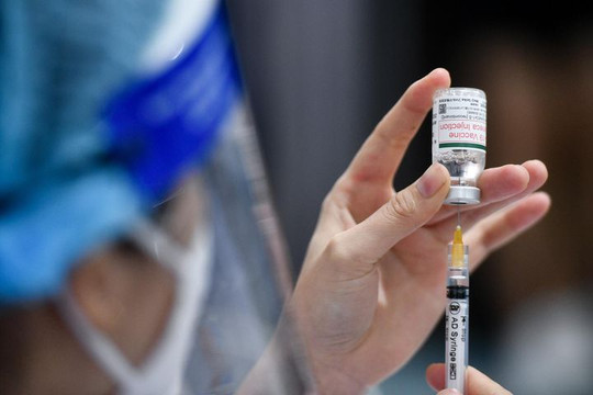 Bộ Y tế tiếp tục phân bổ hơn 660.000 liều vắc xin Pfizer và AstraZeneca cho TP. HCM
