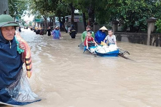 Mưa lớn do ảnh hưởng của hoàn lưu bão số 6 gây nhiều thiệt hại ở Nghệ An và Hà Tĩnh