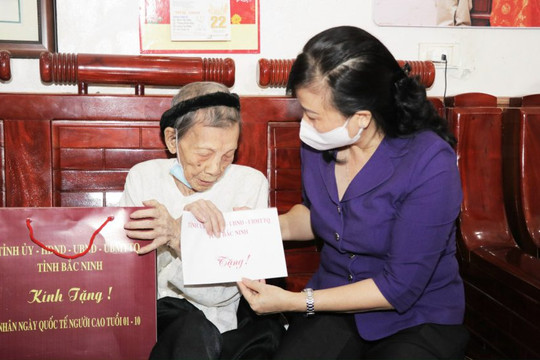 Bắc Ninh: Thăm hỏi, trao tặng quà cho người cao tuổi