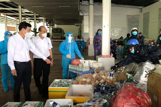 Lãnh đạo TP Đà Nẵng trực tiếp lên Hầm Hải Vân dẫn đoàn người dân về quê
