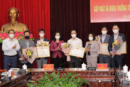 Lãnh đạo tỉnh Bắc Ninh gặp mặt và khen thưởng Tổ hợp Samsung Việt Nam