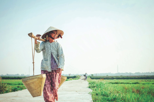 Phụ nữ Việt Nam trong thời kỳ mới: “Tự tin, tự trọng, trung hậu, đảm đang”