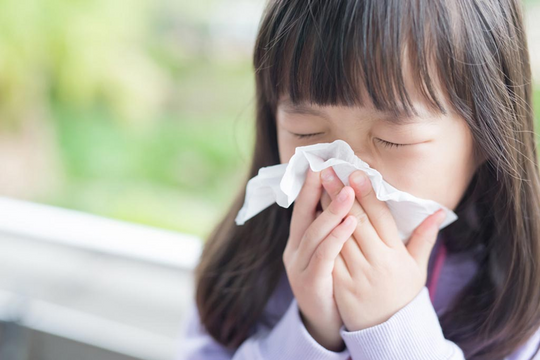 Làm gì để trẻ không bị ho sốt trong mùa dịch, khi thời tiết chuyển lạnh?