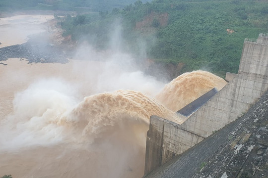 Quảng Nam: Hồ thủy điện, hồ chứa nước đồng loạt xả lũ
