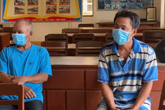 Quảng Ngãi: Giải cứu kịp thời 2 ngư dân bị nạn tại cảng biển Dung Quất