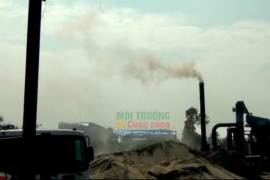 Từ Sơn (Bắc Ninh) – Bài 1: Trạm trộn bê tông Asphalt Nam Hồng tiếp tục xả thải “bức tử” môi trường, chính quyền có biết?