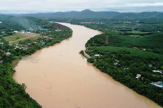 Thừa Thiên – Huế: Nước sông Hương đổi màu vàng đục khác thường nhiều ngày