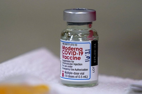 Thêm gần 3 triệu liều vaccine phòng COVID-19 Pfizer, Moderna về Việt Nam