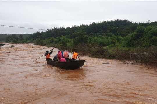 Các tỉnh miền Trung chủ động ứng phó mưa lớn, lũ quét, sạt lở đất