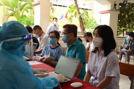 TP Hồ Chí Minh bắt đầu tiêm vaccine mũi 2 cho trẻ từ 12 đến 17 tuổi