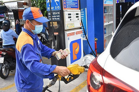 Giá xăng, dầu đồng loạt giảm khá mạnh sau 5 lần tăng liên tiếp