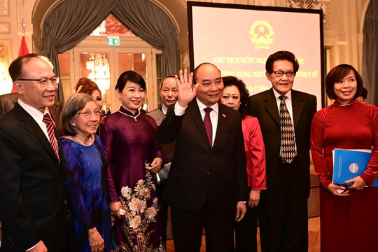 Chủ tịch nước gặp cộng đồng người Việt Nam ở Thụy Sĩ
