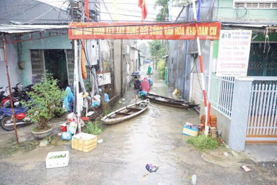 Quảng Nam: Mưa lớn nhiều ngày liên tục, TP. Tam Kỳ chìm trong biển nước