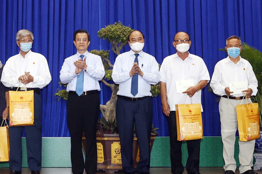 An Giang: Chủ tịch nước Nguyễn Xuân Phúc trao quà Tết cho gia đình chính sách, hoàn cảnh khó khăn
