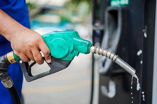 Giá xăng, dầu đồng loạt tăng lần thứ hai liên tiếp